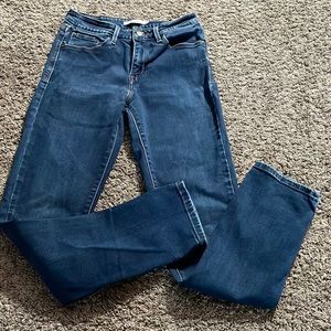 Levi jeans woman’s size 4 mid rise skinny